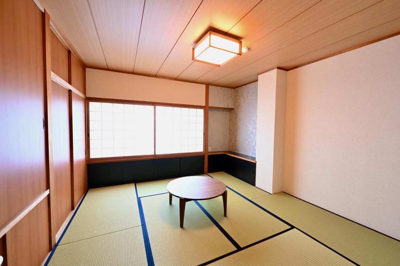 Manabi-Stay Takayama Sakura 提携駐車場利用可 古い町並みまで徒歩1分 最大9名宿泊可能な一等地で人工温泉を楽しむ Ngoại thất bức ảnh