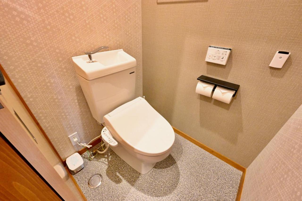 Manabi-Stay Takayama Sakura 提携駐車場利用可 古い町並みまで徒歩1分 最大9名宿泊可能な一等地で人工温泉を楽しむ Ngoại thất bức ảnh